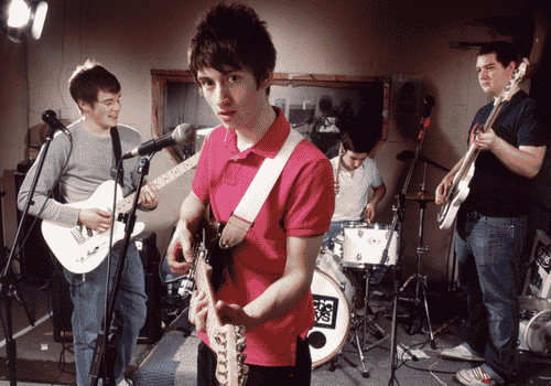 Arctic Monkeys – I Bet You Look Good on the Dancefloor