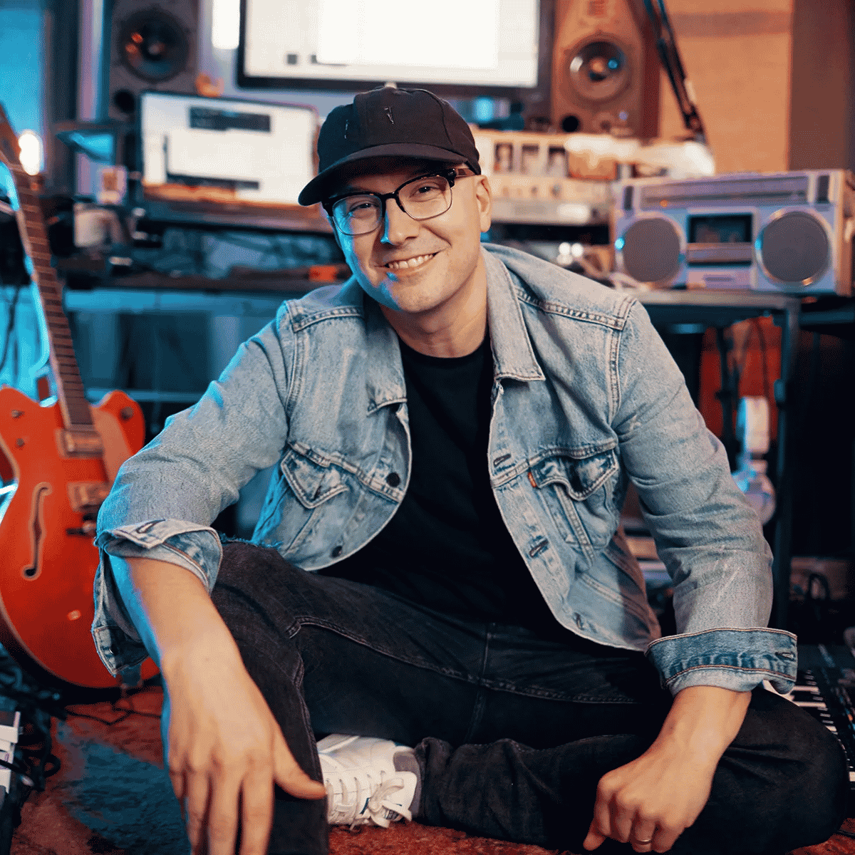 Luke Laird nashville-i dalszerző és producer egy stúdióban