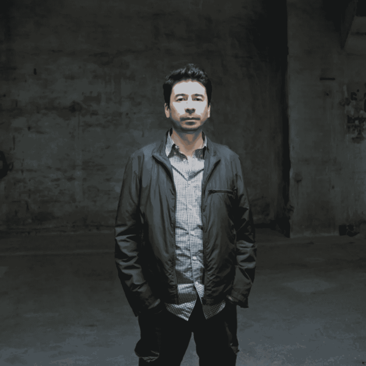 Tim Simenon producer portréja ipari térben