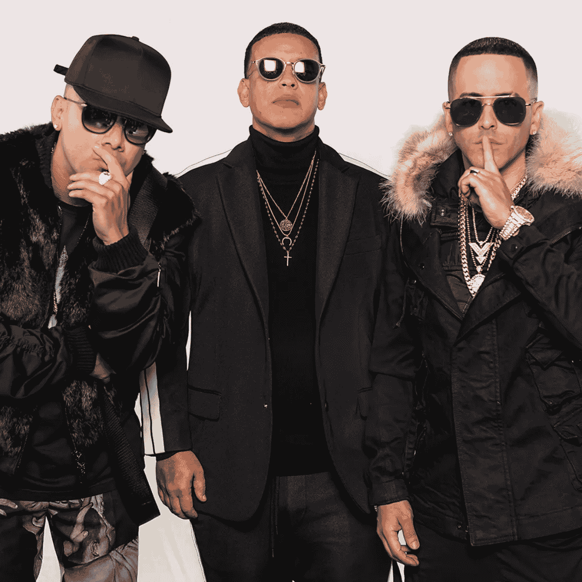 Wisin és Daddy Yankee egy közös sajtófotón