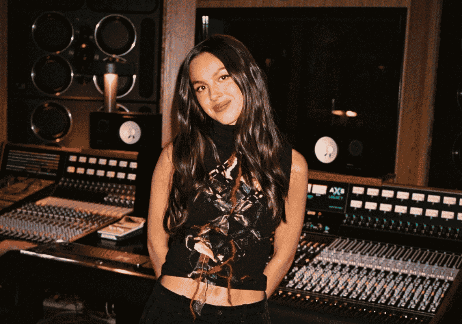 Olivia Rodrigo egy hangstúdióban