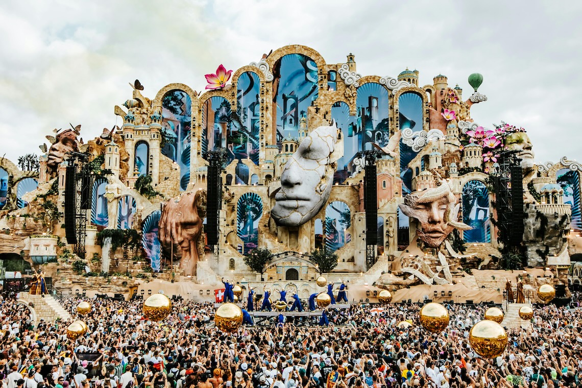 A Tomorrowland 2026 Consciencia Mainstage teljes nappali látképe