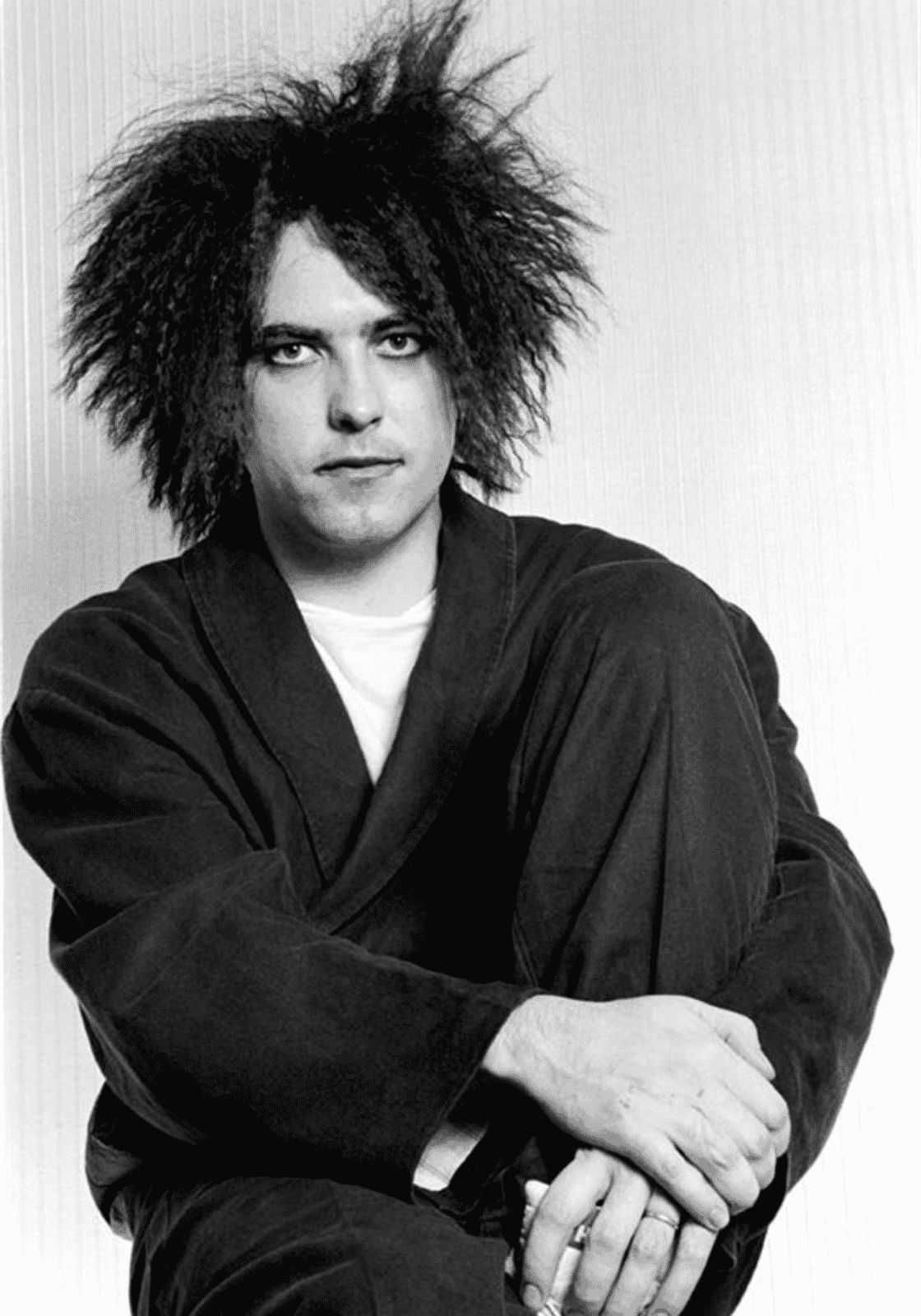 Robert Smith fekete-fehér portréja az 1980-as évekből