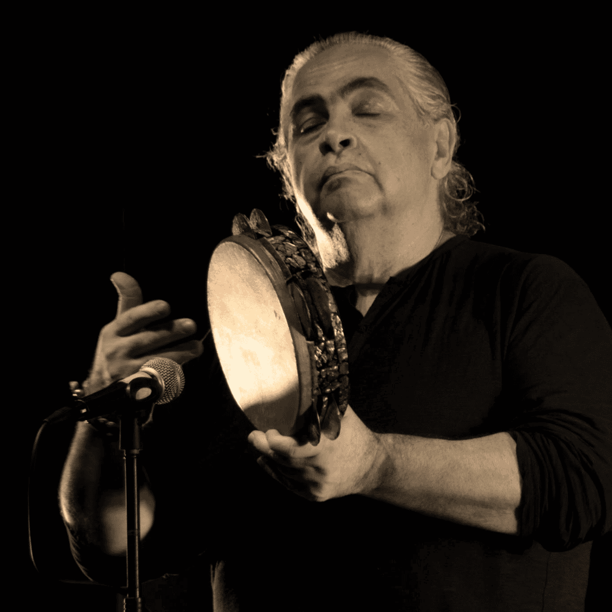 Hossam Ramzy ütőhangszerrel
